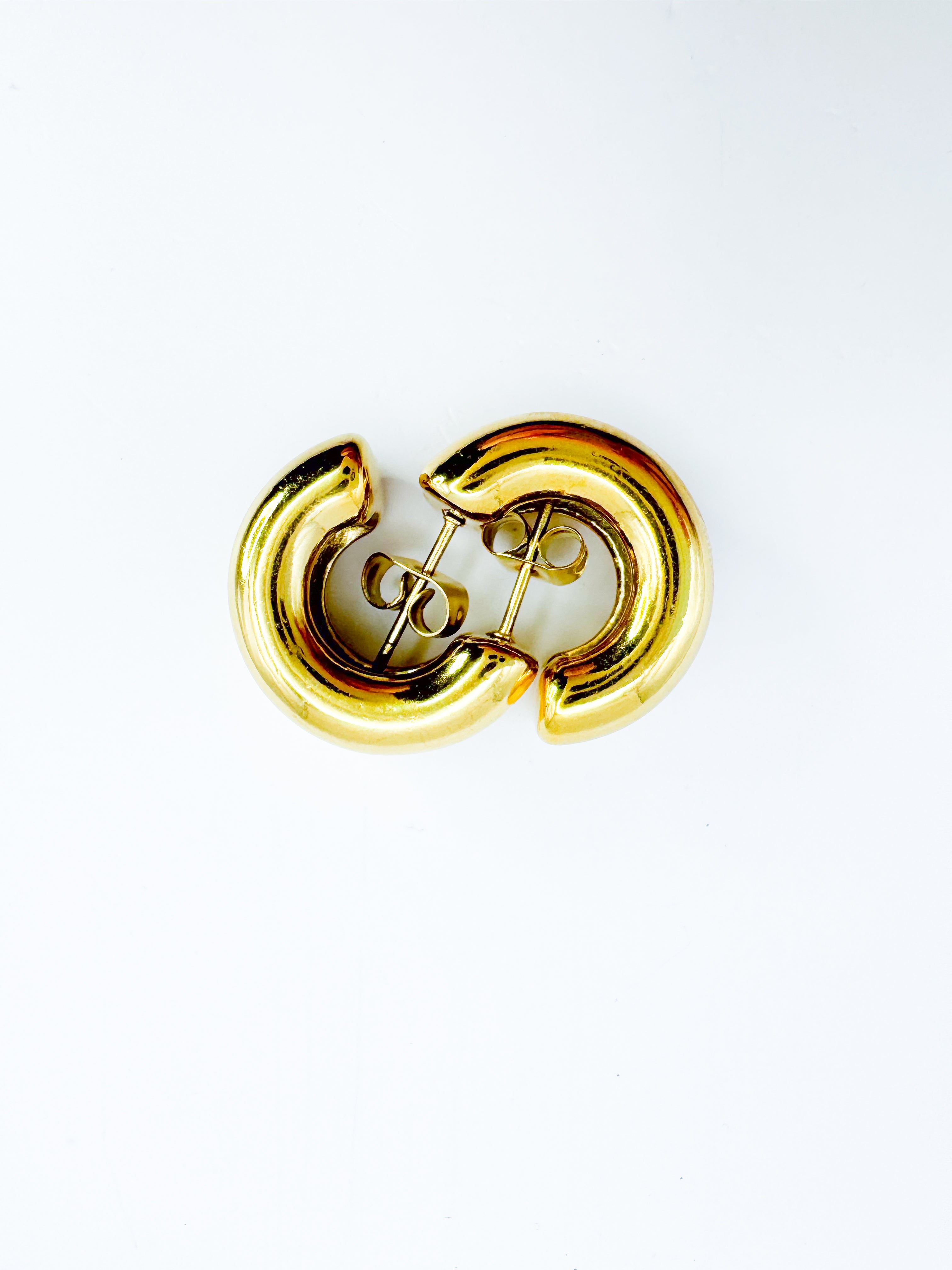 Aretes Doble-C anchos CHICOS